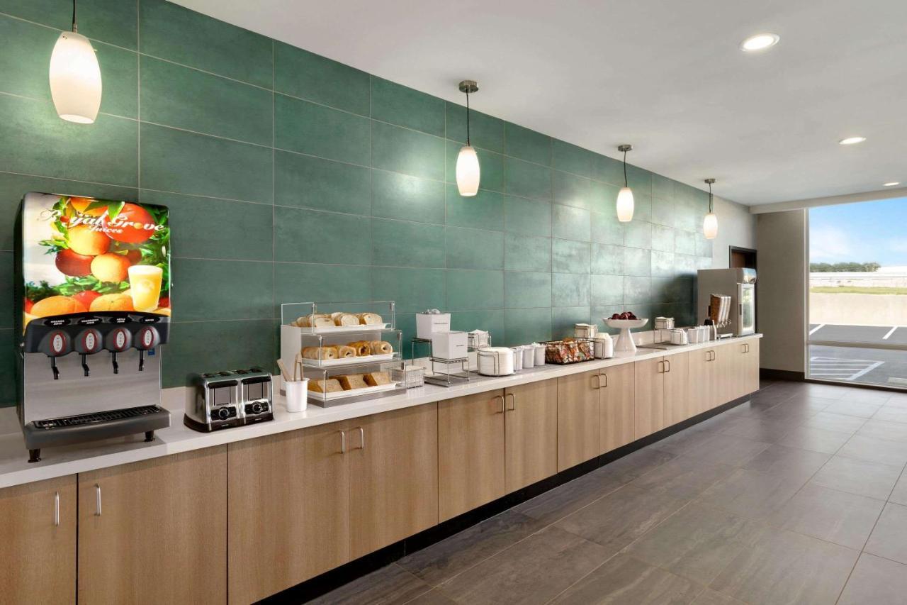 La Quinta Inn & Suites By Wyndham San Antonio Seaworld Lafb المظهر الخارجي الصورة