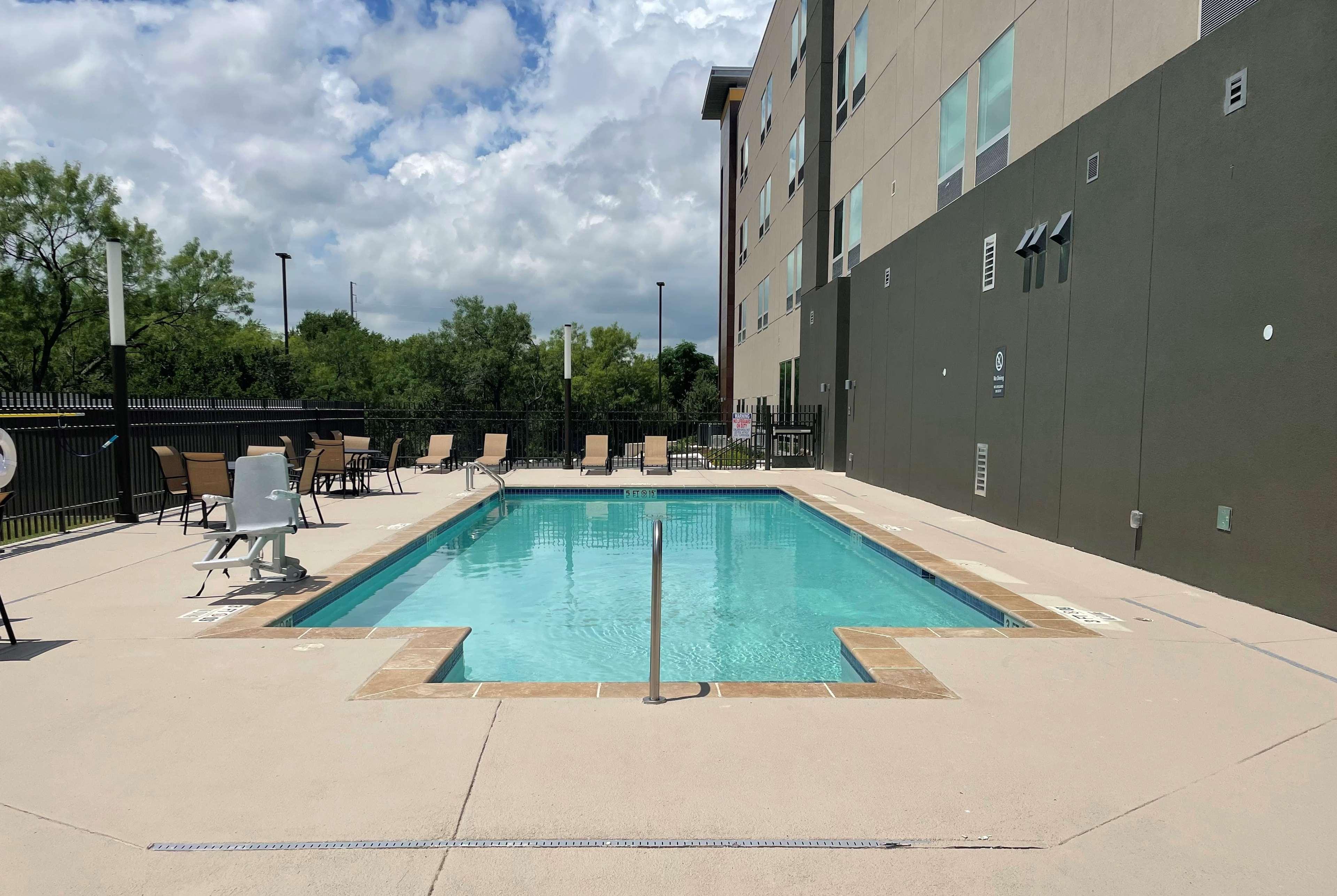 La Quinta Inn & Suites By Wyndham San Antonio Seaworld Lafb المظهر الخارجي الصورة