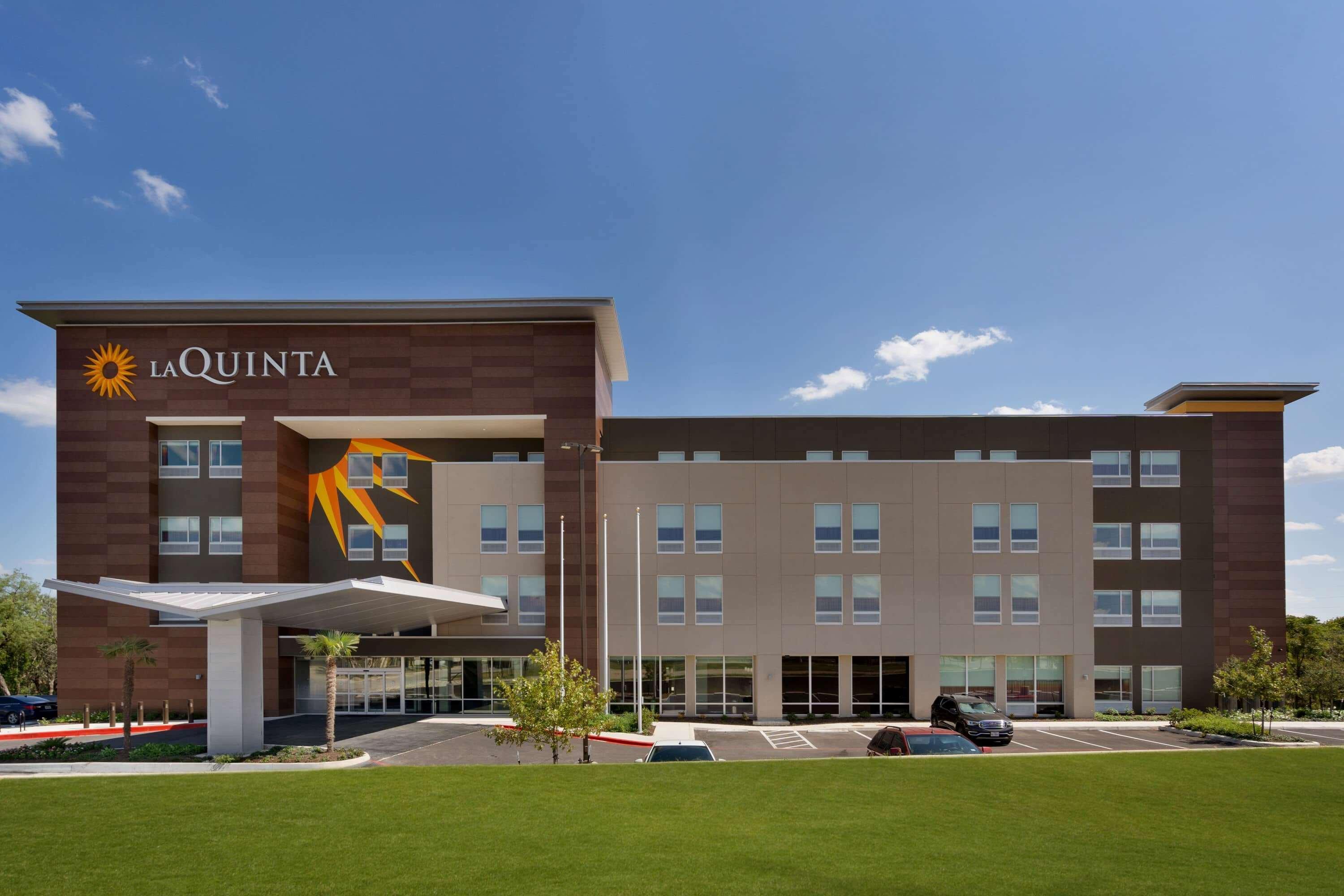 La Quinta Inn & Suites By Wyndham San Antonio Seaworld Lafb المظهر الخارجي الصورة