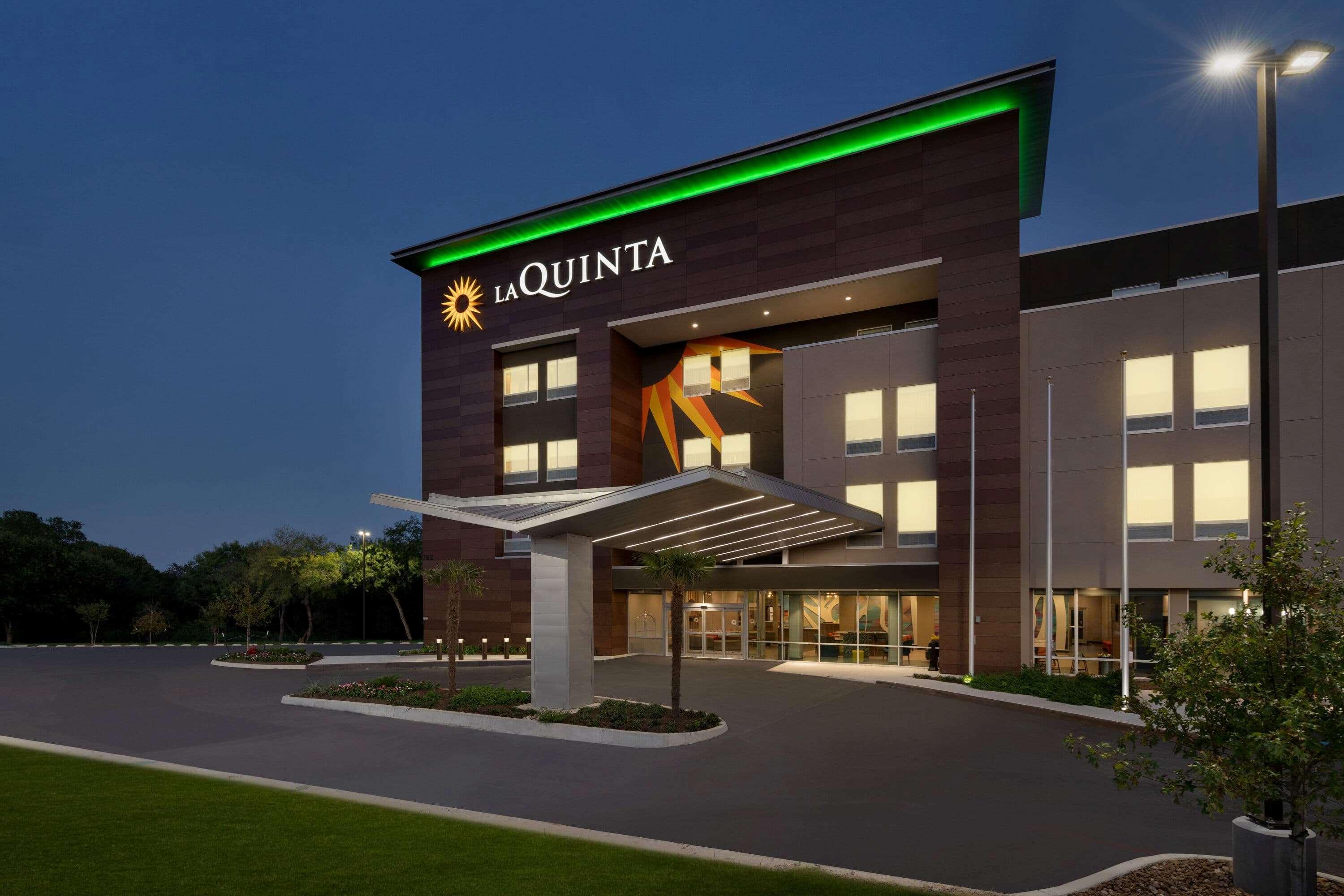 La Quinta Inn & Suites By Wyndham San Antonio Seaworld Lafb المظهر الخارجي الصورة